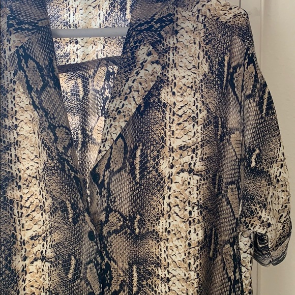 Python button down size small - Picture 3 of 4
